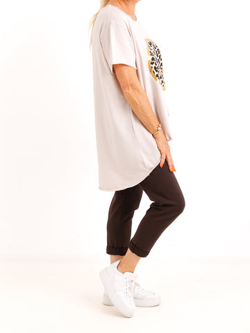 Lässiges Oversize-Shirt MELISSA.S – Leo-Peace mit edlem Goldglanz