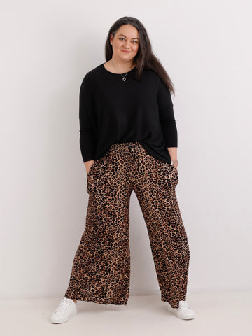Jersey Marlene-Hose JONAS.S – Viskose-Mix – Leo-Muster – Gr. 38-48