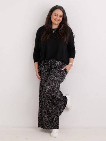 Jersey Marlene-Hose JONAS.S – Viskose-Mix – Leo-Muster – Gr. 38-48