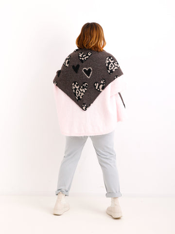 Dreiecksschal VIONELLE – Flauschiger Glattstrick mit Herz-Print