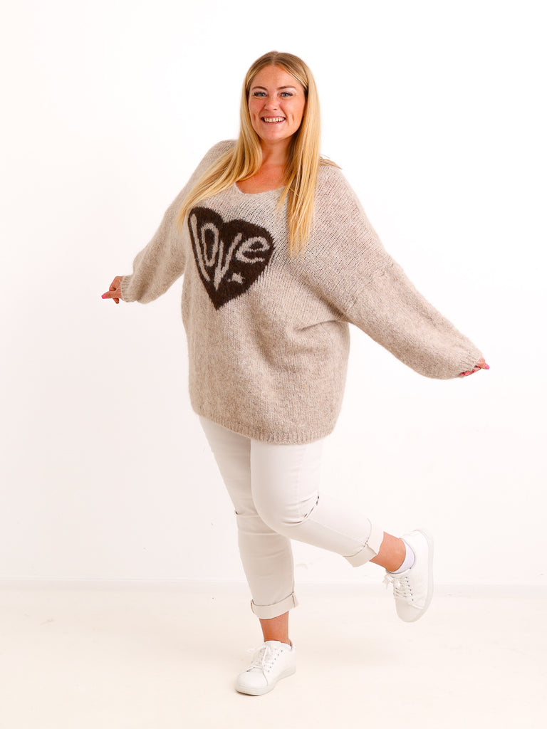 Curvy Pullover LUNESSA – Lässiger Longstyle mit Herz-Motiv – Gr. 42–50