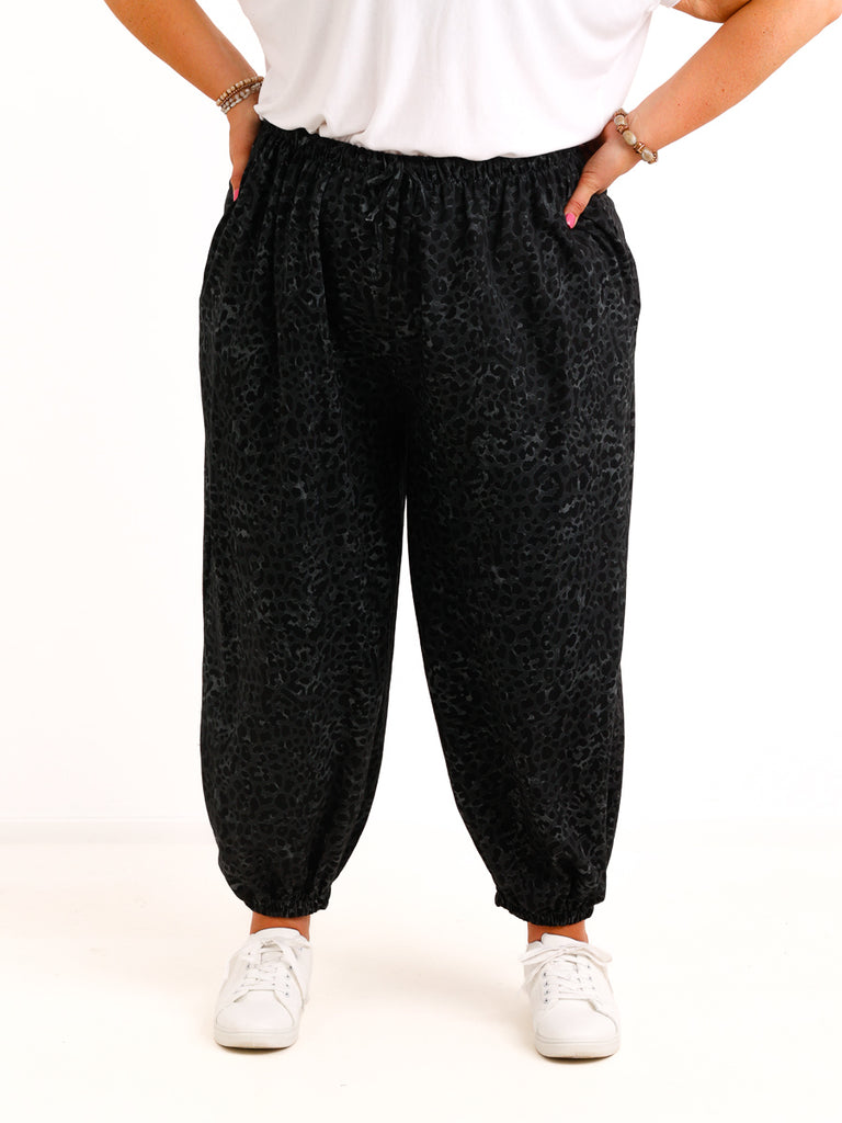 Curvy  Ballonhose TAVELL– Leo-Look mit lässiger Ballon-Silhouette – Gr. 46–56