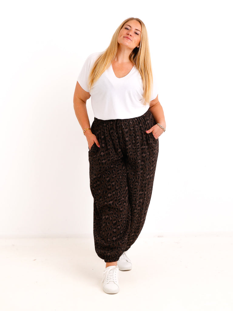 Curvy Size Musselin-Ballonhose CHRIS – LEO-Design aus Baumwolle – Gr. 44–54