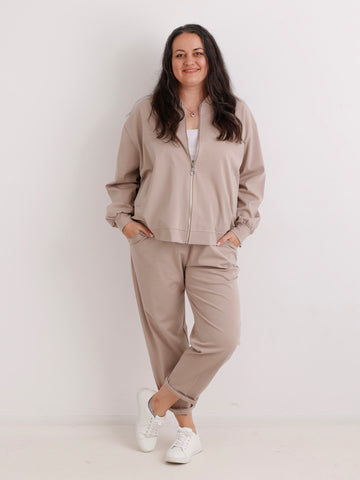 Curvy Jersey-Zweiteiler LANA.S – Bomberjacke & Utility-Hose – Gr. 42-48/50