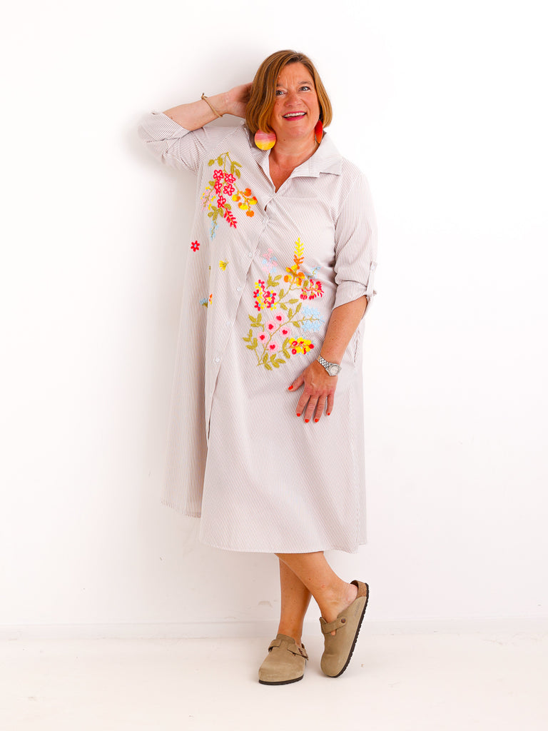 Midi-Blusenkleid ANNA.S – Florale Stickerei  – Gr. 38-44