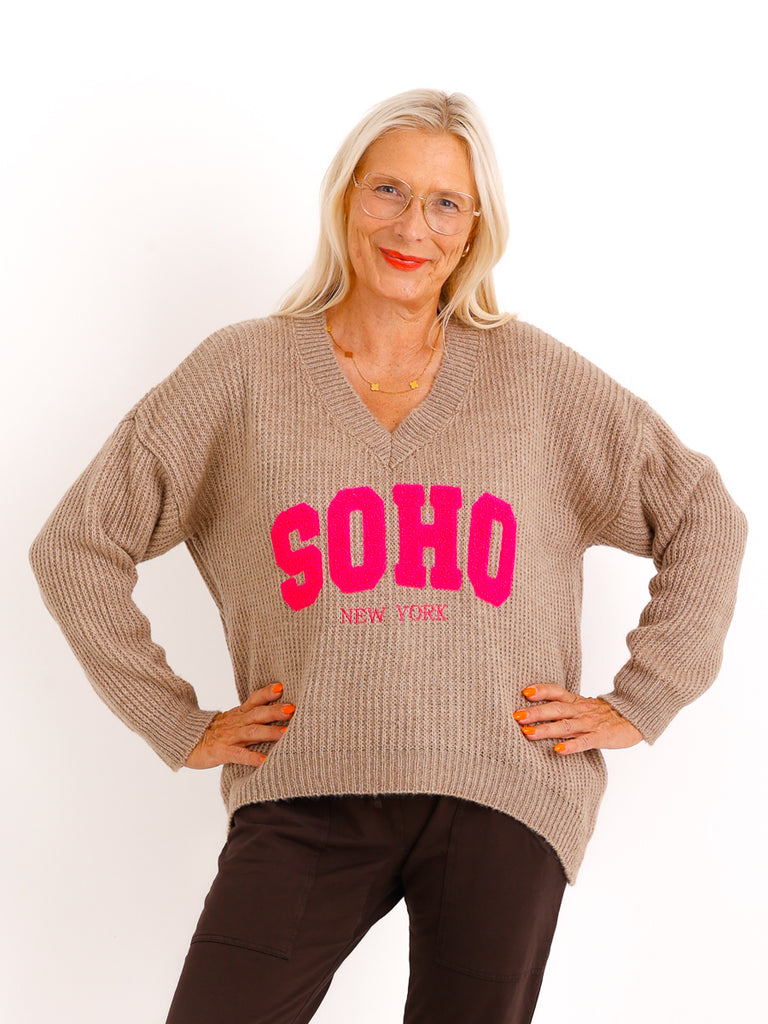 Oversize Strickpullover AURETT – V-Ausschnitt & SOHO-Design – Gr. 38–44