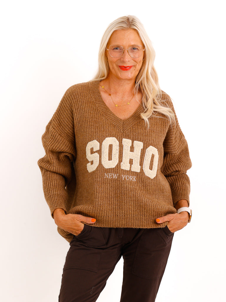 Oversize Strickpullover AURETT – V-Ausschnitt & SOHO-Design – Gr. 38–44