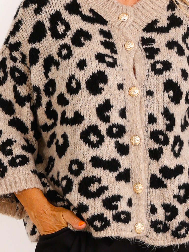 Cardigan LAVENI – Leo-Print mit edlen goldfarbenen Knöpfen – Gr. 36–44