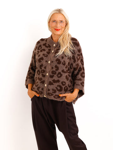 Cardigan LAVENI – Leo-Print mit edlen goldfarbenen Knöpfen – Gr. 36–44